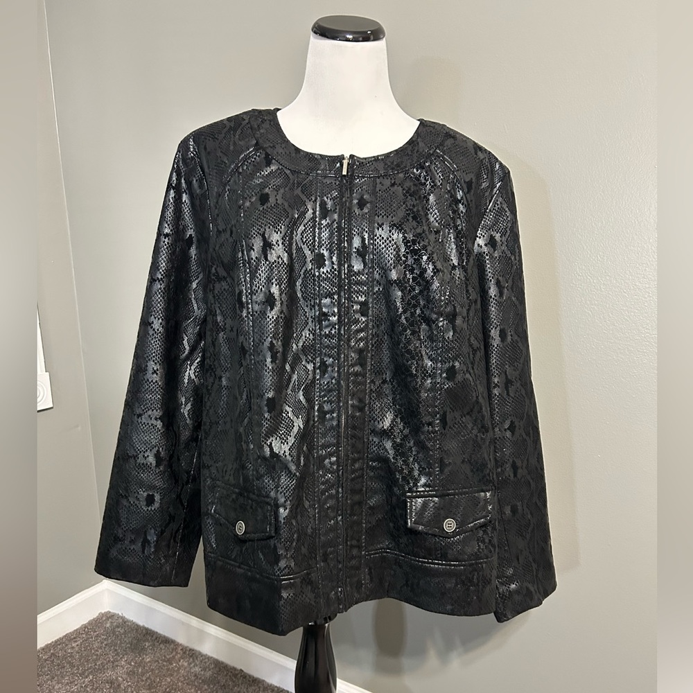 New Direction women’s animal print black jacket size 3X with zip up front